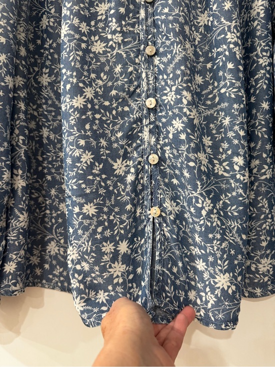 Time and Tru Tops - Blue Floral Button-Front Women’s Blouse Size L